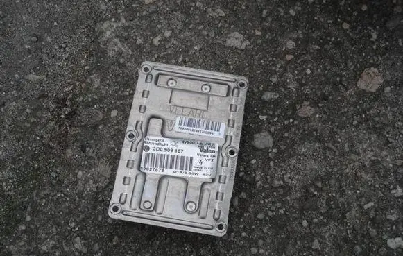 Volkswagen Touareg I Headlight ballast module Xenon 3D0909157