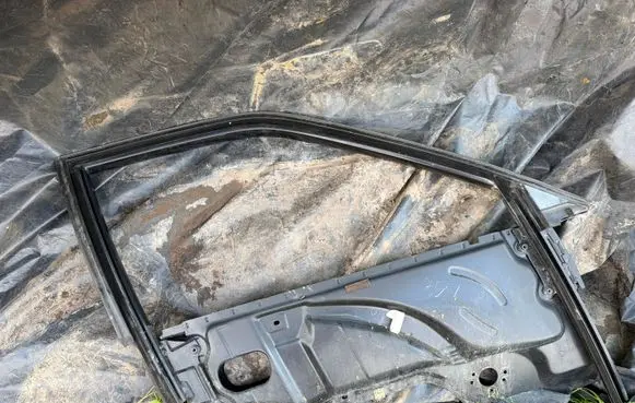 Audi 80 90 B3 Front door window/glass frame