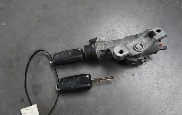 Volkswagen New Beetle Ignition lock 4B0905851Q 4B0905849