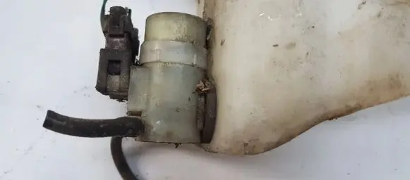 Honda HR-V Windscreen/windshield washer pump