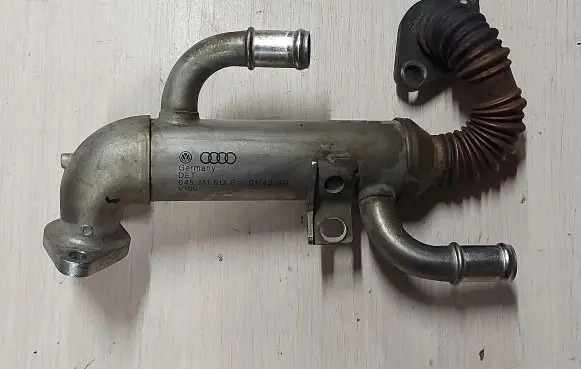 Skoda Fabia Mk2 (5J) EGR valve cooler 045131513P