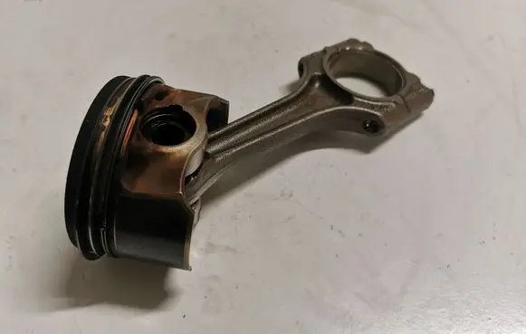 Audi A5 8T 8F Piston with connecting rod 06LB