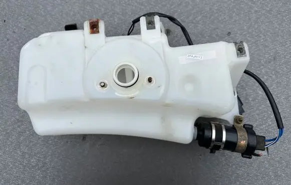 Windshield washer fluid reservoir/tank