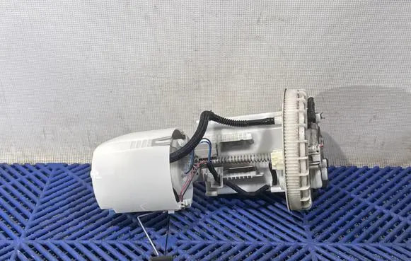 Lexus CT 200H Fuel injection high pressure pump 7702047092