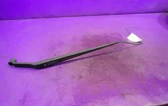 Mitsubishi Colt CZ3 Front wiper blade arm 6833