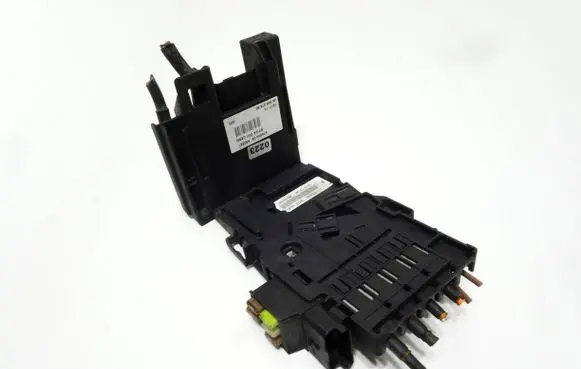 Peugeot 308 Fuse module 28236841 SW06A HW09A