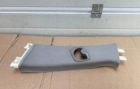BMW 3 E90 E91 (B) pillar trim (top) 7058335