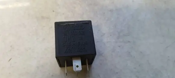Volkswagen Golf III Other relay 191955529