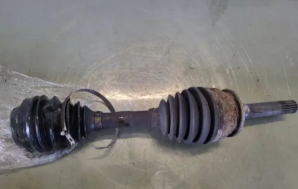 Isuzu D-Max Front driveshaft