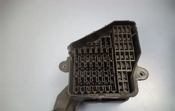 Audi A6 S6 C5 4B Fuse module 8D2941824