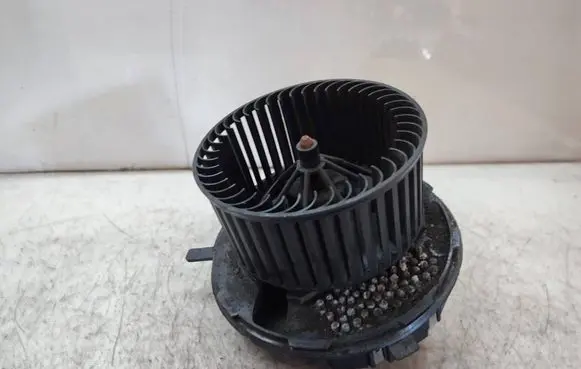 Volkswagen Touran II Heater fan/blower 1K1820015L