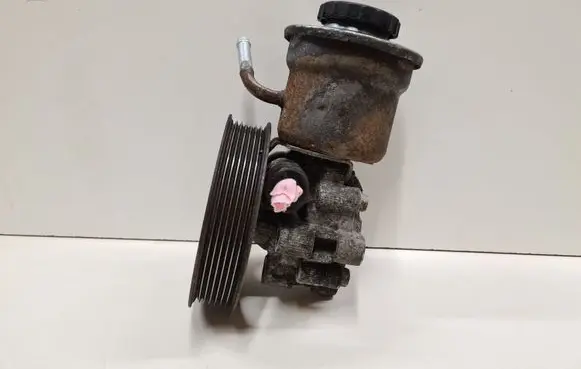 Toyota Corolla Verso AR10 Power steering pump