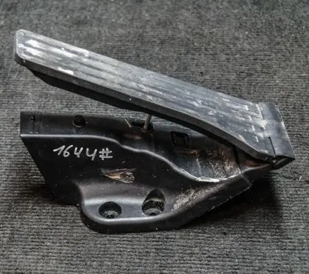 Mercedes-Benz C W205 Accelerator throttle pedal A2053000004