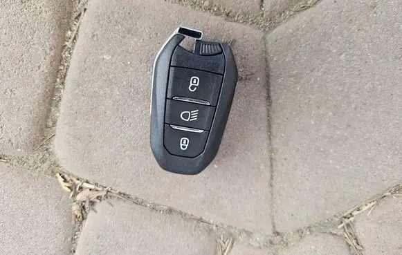 Peugeot 208 II Ignition key/card 9842681480-