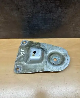 Audi A4 S4 B5 8D Engine mounting bracket 8D0399542