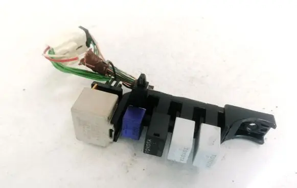 Toyota Avensis T250 Fuse box set E11020100