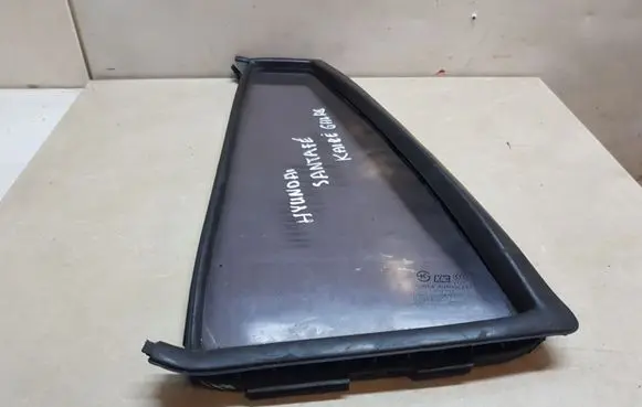 Hyundai Santa Fe Rear vent window glass 43R000381