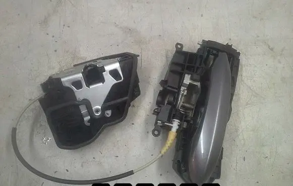 BMW 5 F10 F11 Front door lock 