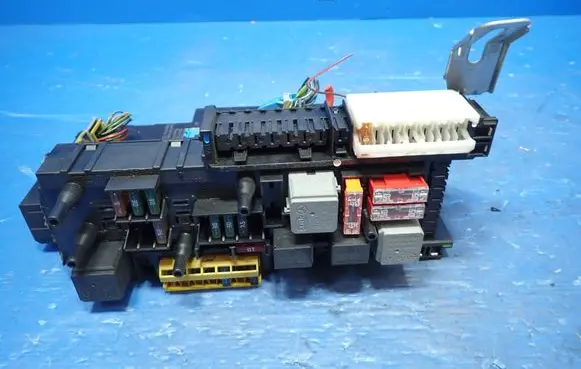 Mercedes-Benz C W204 Fuse box set 2049060405 2045458732 5DK01102200