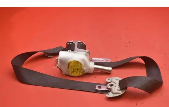 Toyota Auris 150 Front seatbelt 7P2770P