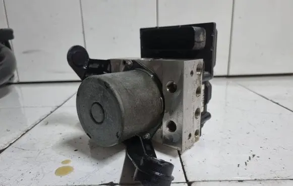 BMW 5 E60 E61 ABS Pump 6777878 6777880