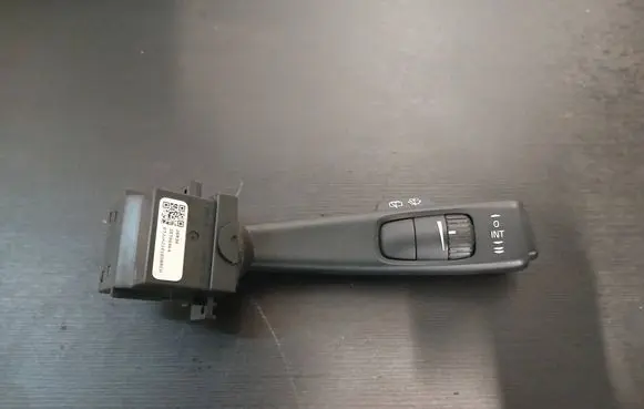 Volvo XC70 Wiper control stalk 30798464