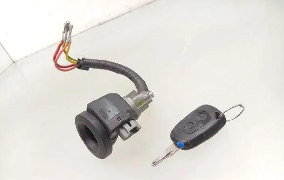 Renault Trafic II (X83) Ignition lock 143408 16H120A