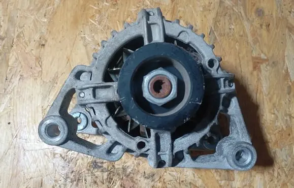 Opel Tigra B Generator/alternator 12044210125N