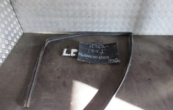 Honda CR-V Front door rubber seal 