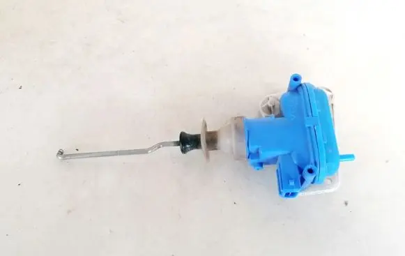 Audi 80 90 S2 B4 Central locking vacuum pump 893862123