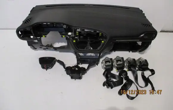 Ford Puma Radio/GPS head unit trim 