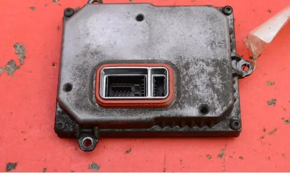 Audi A4 S4 B7 8E 8H Voltage converter/converter module 1307329115