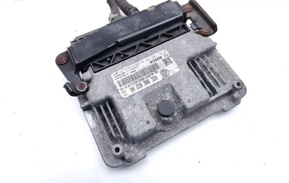 Seat Leon (1P) Engine control unit/module 03C906022AQ 0261S04396