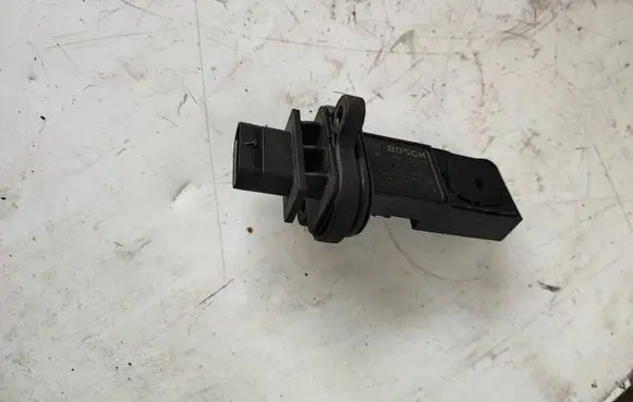 BMW 5 F10 F11 Mass air flow meter 7566990