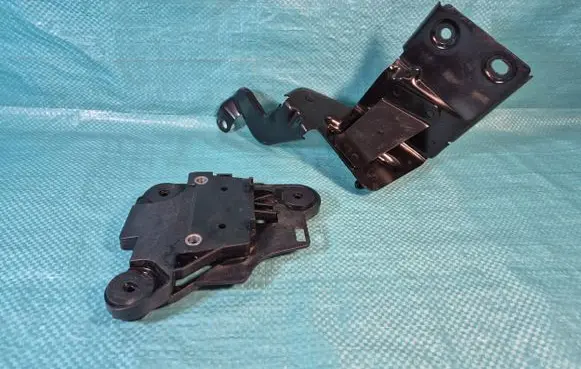 Volkswagen Golf VII ABS pump bracket 5Q1614235E 5Q1614235