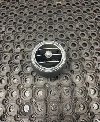 Mercedes-Benz C W205 Dash center air vent grill A2058300301 516292CZ
