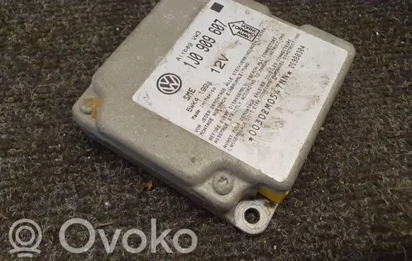 Volkswagen PASSAT B5 Airbag control unit/module 1J0909607