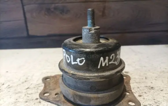 Volkswagen Polo Engine mount bracket