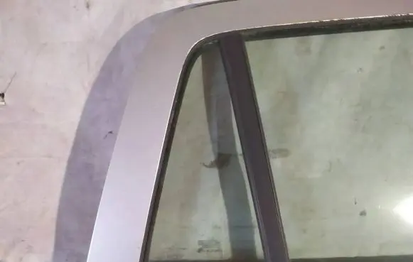 Opel Astra H Rear vent window glass 