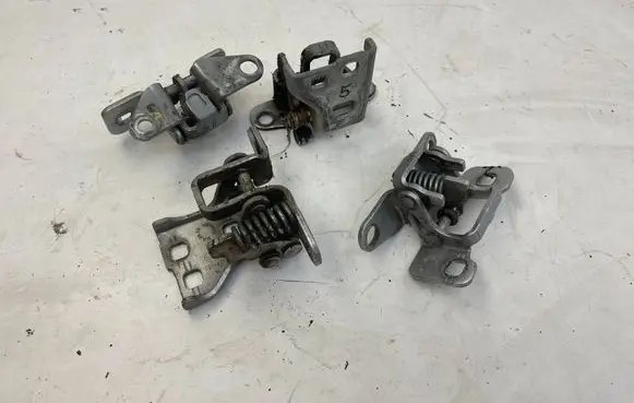 Chrysler 300 - 300C Rear door upper hinge 