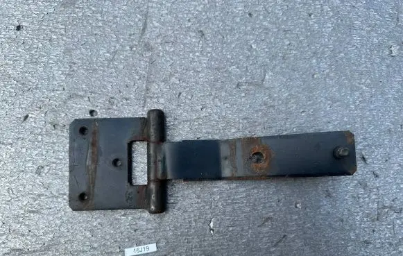 Tailgate/trunk/boot hinge