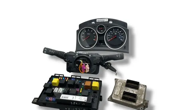 Opel Zafira B Engine ECU kit and lock set 55571558 5WK9464 13268301