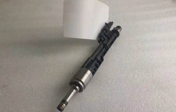 BMW X3 F25 Fuel injector 0261500172 13647639994 7639994