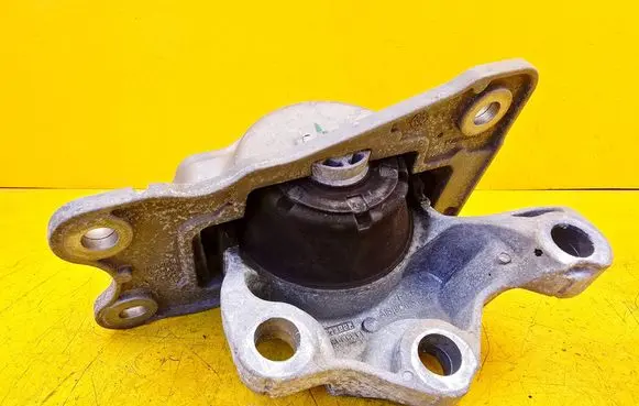 Volvo XC60 Engine mount bracket 32255204