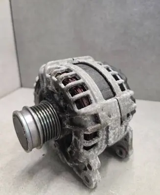 Volkswagen Polo VI Generator/alternator 05E903026L