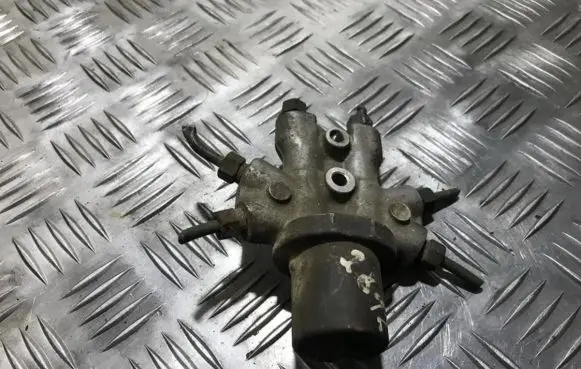 Nissan Primera Brake power pressure regulator 64j00