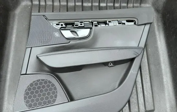 Volvo S90, V90 Rear door card panel trim 31393233 39837379 2206373X