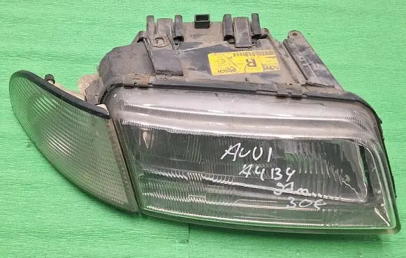 Audi A4 S4 B5 8D Headlight/headlamp 8D0941004E 0301094202 1852912100