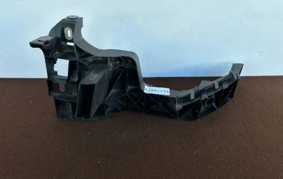 Audi Q8 Headlight/headlamp mounting bracket 4M8805607A