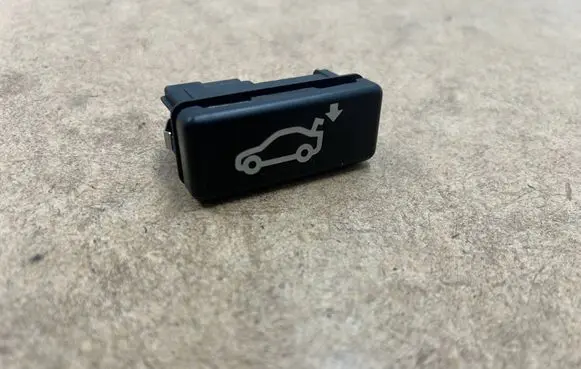 BMW 5 E60 E61 Tailgate/boot open switch button 61318375580 8375580
